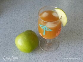 Яблочный коктейль с ромом