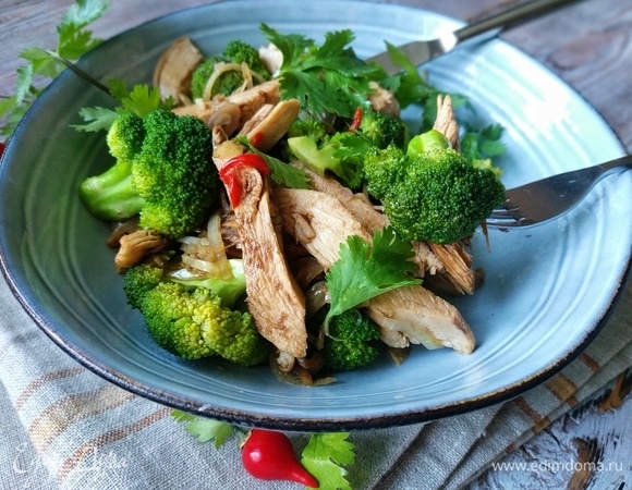 Салаты с капустой брокколи, 10 рецептов — Рецепты салатов