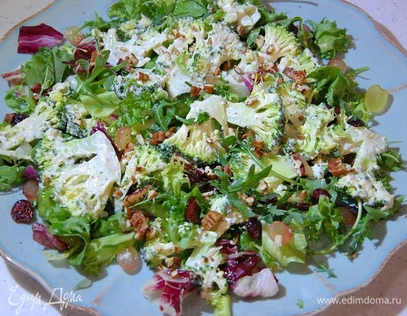 Пикантный салат с брокколи виноградом и миндалем 🍇🥦🥗Это стоит попробовать 👍☀️🥗