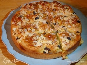 Сливочно-миндальный пирог с изюмом и кардамоном