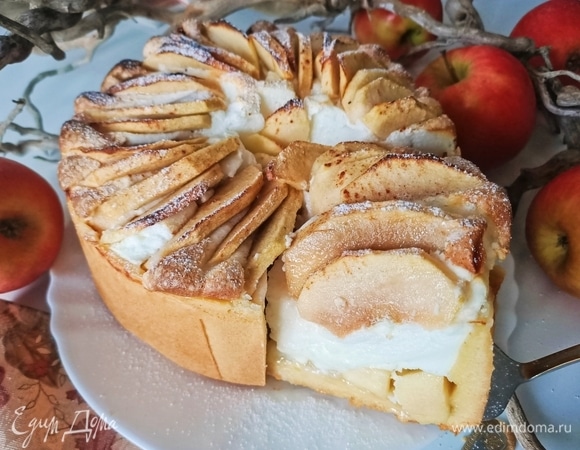 Яблочный пирог с йогуртовым кремом
