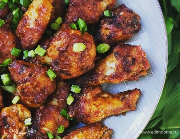 10 крутых способов приготовить куриные крылышки в духовке и на сковороде - Лайфхакер