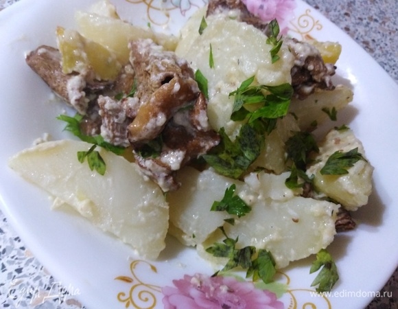 Картошка с мясом и грибами в духовке. Рецепт с фото