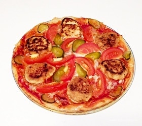 Пицца с котлетами и овощами