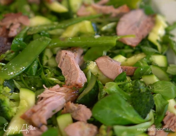 Салат с говядиной и зеленым горошком