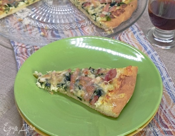 Пицца с творожным сыром и шпинатом