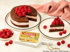 Шоколадный торт с конфи и сливочным кремом