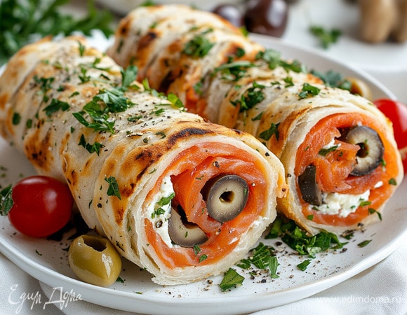 Рулетики с красной рыбой и оливками в лаваше