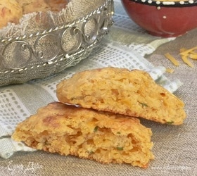 Сырное печенье с зеленым луком