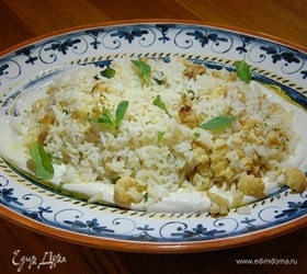 Лимонный рис с запеченной цветной капустой, кедровыми орехами и мятой