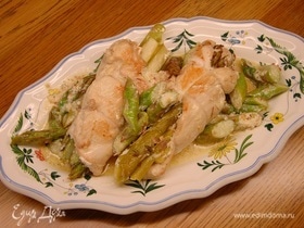Куриное филе, фаршированное спаржей, под горчичным соусом