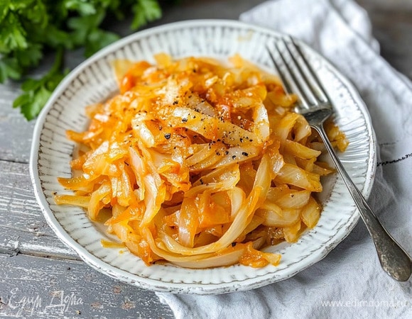 Тушеная капуста в кастрюле Тушеная капуста в кастрюле