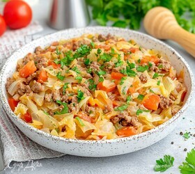 Тушеная капуста с фаршем на сковороде