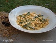 Паста с фундуком, карамелизированным луком и шалфеем