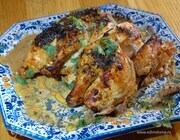 Запеченный цыпленок в маринаде из кокосового молока с соевым соусом, имбирем и пряностями