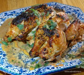 Запеченный цыпленок в маринаде из кокосового молока с соевым соусом, имбирем и пряностями