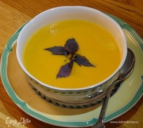Морковный суп-пюре на кокосовом молоке с карри и лемонграссом