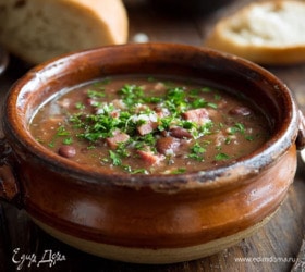 Фасолевый суп с копчёностями