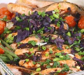 Красная рыба, запеченная с помидорами, фасолью и чесноком, под соусом тапенад