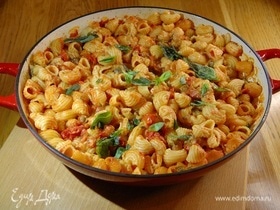 Макароны в духовке с помидорами и баклажанами