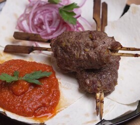 Люля-кебаб с домашней аджикой