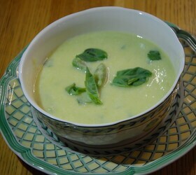 Суп-пюре из спаржи, порея и картофеля