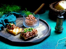 Фасолевый паштет с вялеными томатами