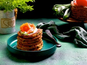 Картофельно-луковые оладьи с сыром