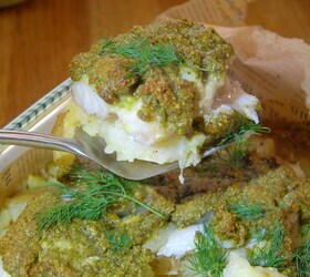 Треска, запеченная с картофелем под фисташковым соусом